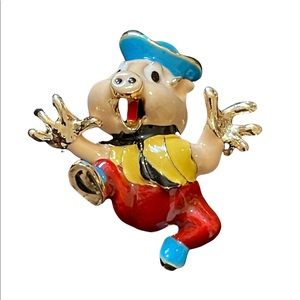 So cute! Enameled little piggy brooch fairy tale